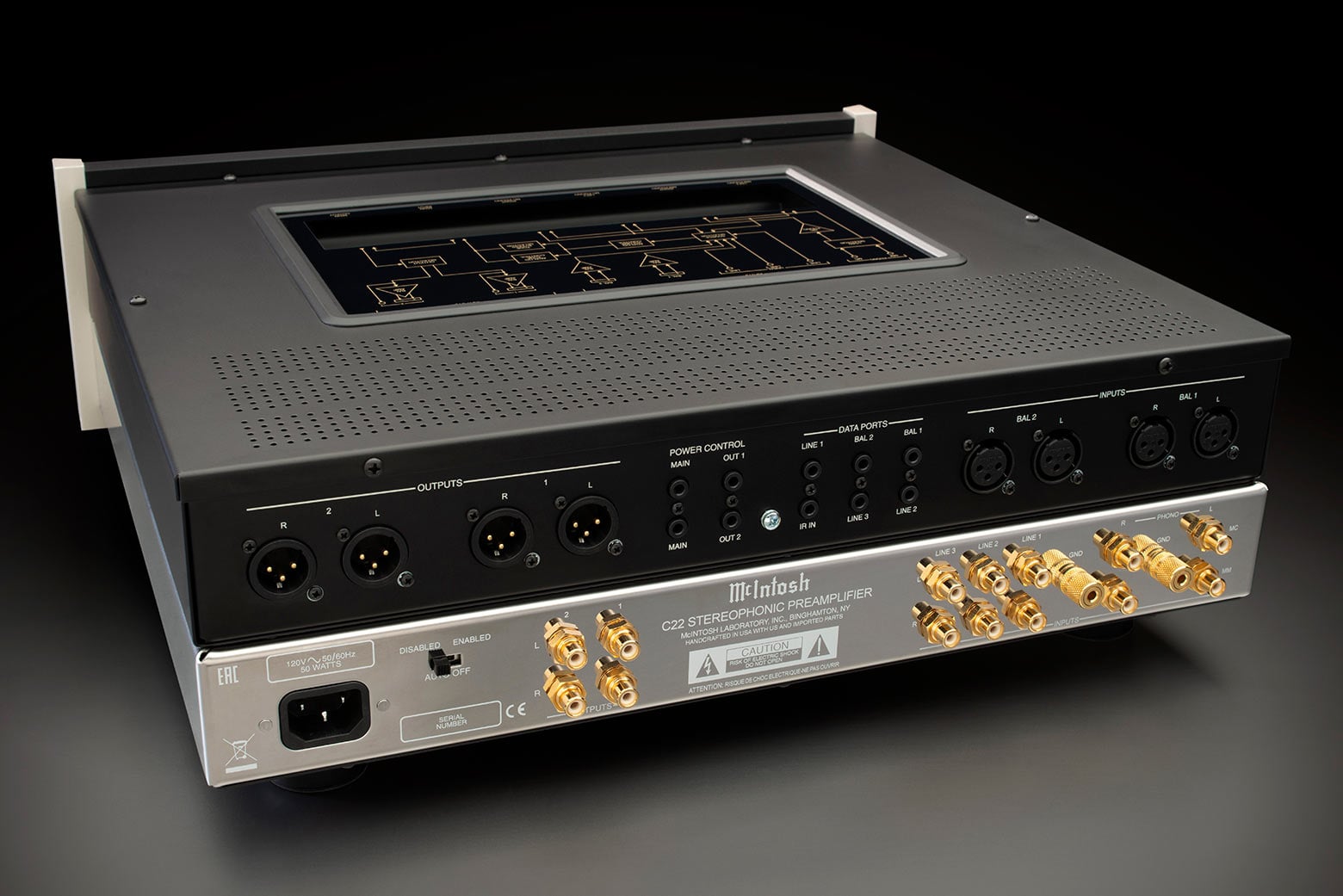 Zadní panel McIntosh C22 Mk V s dvěma páry symetrických XLR a nesymetrických RCA výstupů, MM a MC phono vstupy a datovými porty Power Control