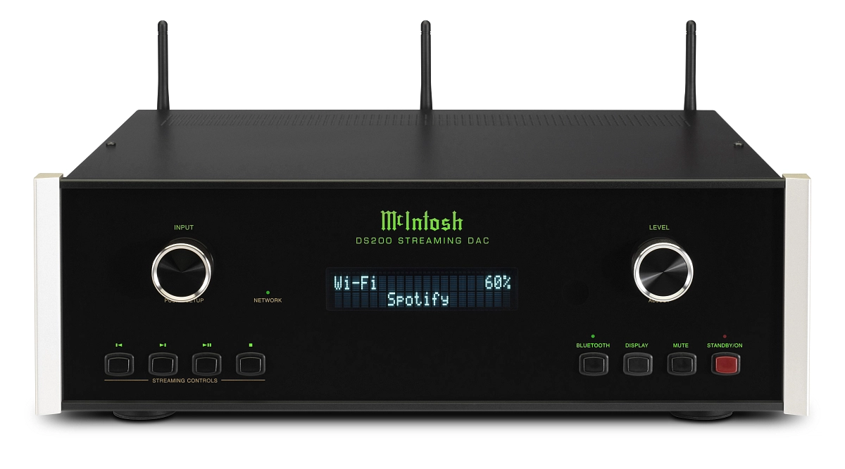 Zadní panel McIntosh DS200 s digitálními vstupy a symetrickými i nesymetrickými výstupy