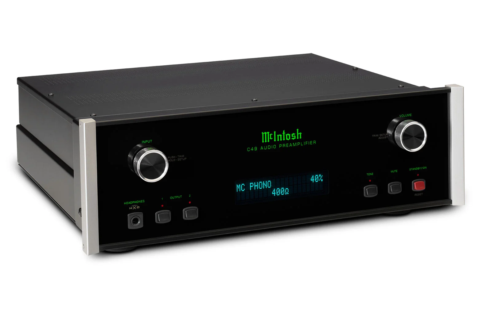 McIntosh C49 z úhlu na mramorovém stolku, na displeji MC PHONO a hodnota 400 ohmů