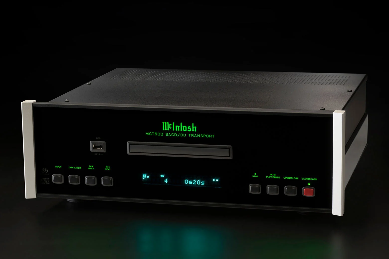 McIntosh MCT500 zepředu s černým skleněným panelem a osvětleným logem