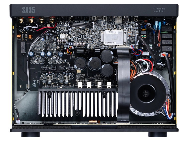 Zadní konektorový panel ARCAM SA35 s analogovými a digitálními vstupy
