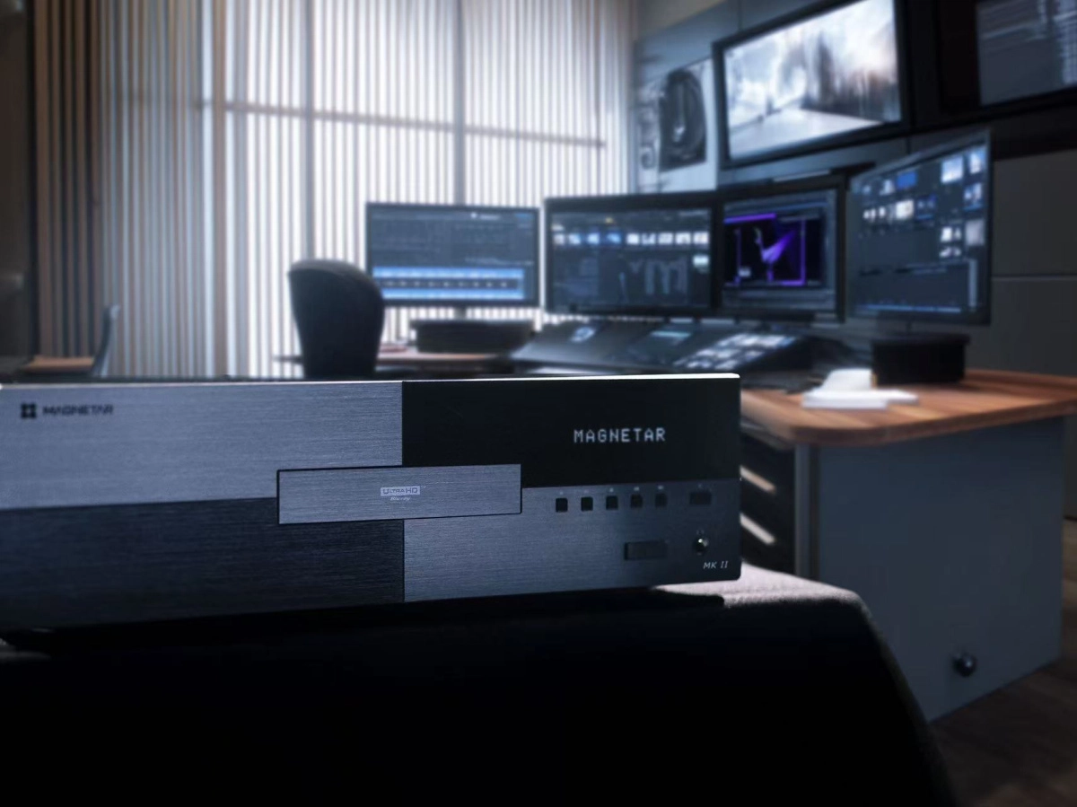 Detail konstrukce a konektorů Magnetar UDP900 MkII