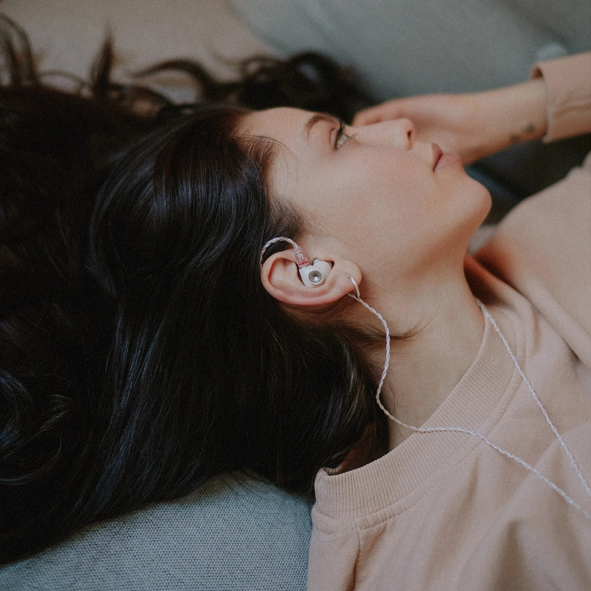 Adaptér Meze Audio z 3,5mm konektoru na USB-C s vestavěným převodníkem a LED indikátorem