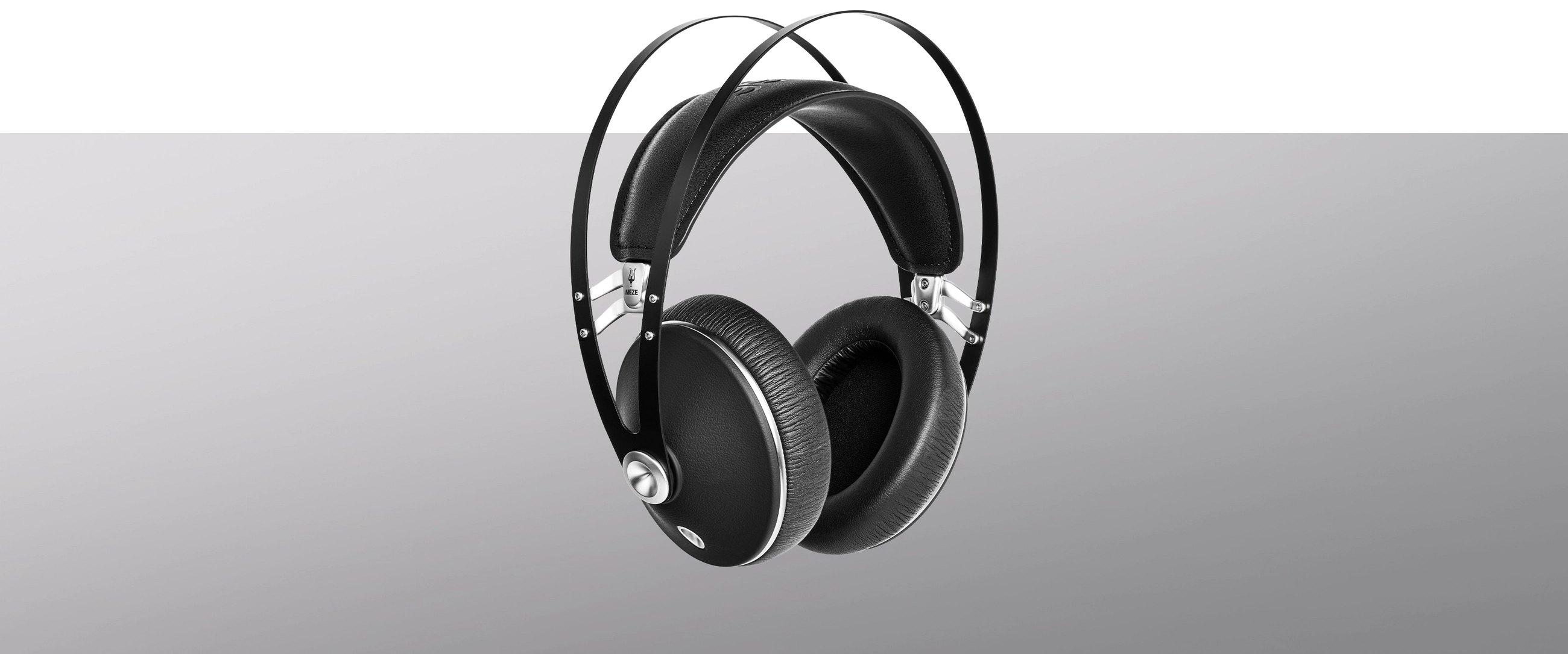 Detail kovového těla Meze Audio 99 Neo ze zinkové slitiny s galvanickým povrchem