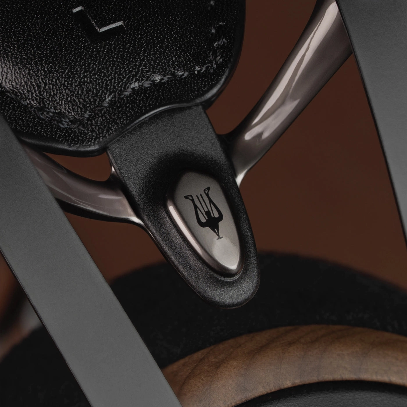 Sluchátka Meze Audio 105 SILVA s OFC kabelem a USB-C adaptérem s DAC AMP