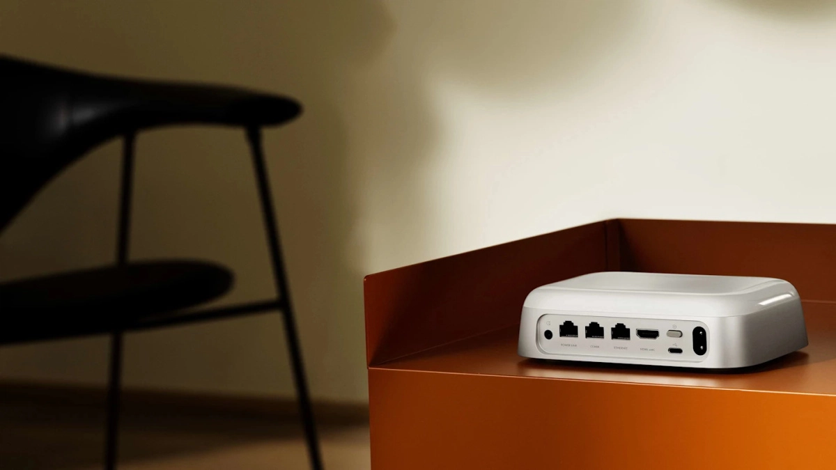 Beoconnect Core v sestavě s reproduktory Beolab a televizí v moderním interiéru