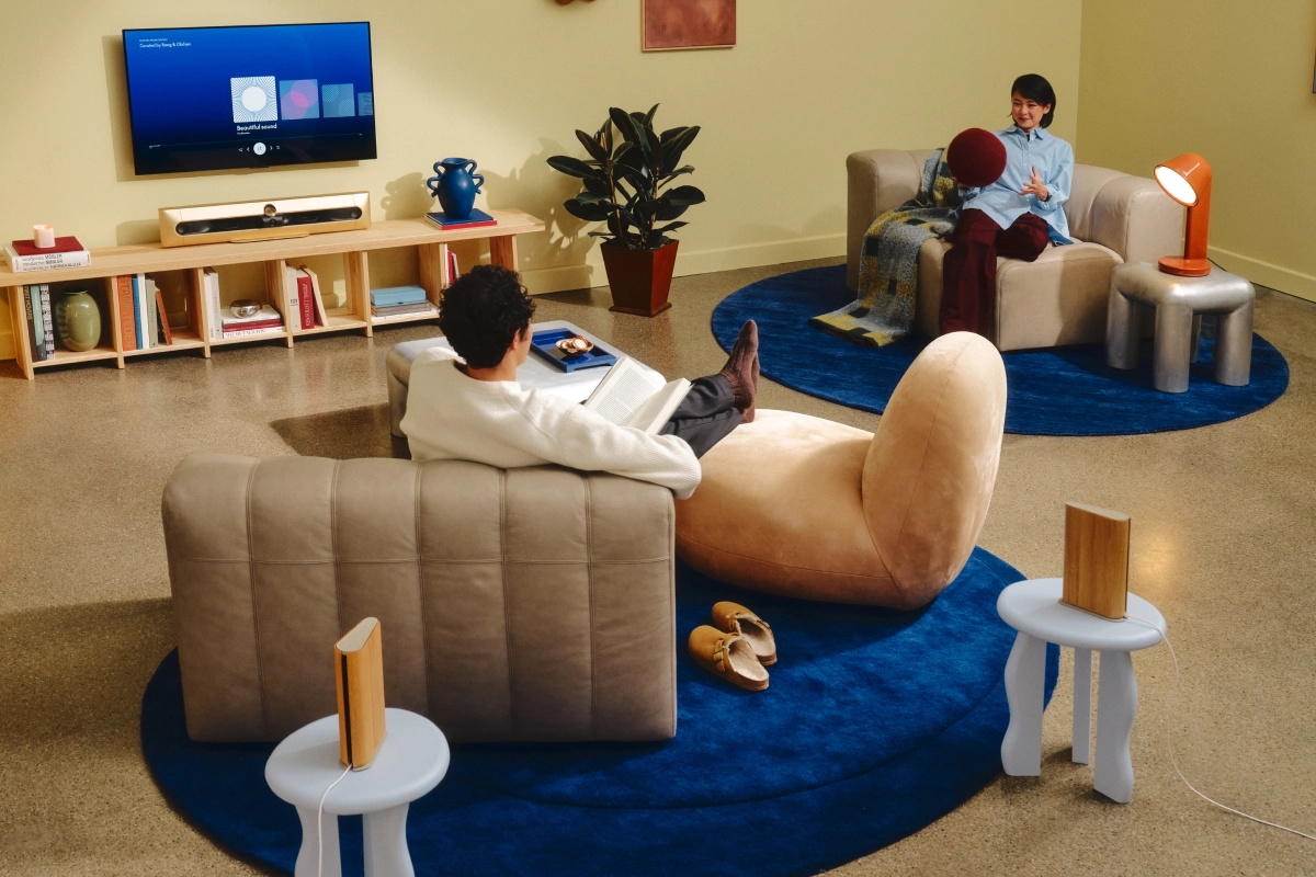 Minimalistické domácí kino Beosound Premiere a Beosound Emerge v Japandi interiéru
