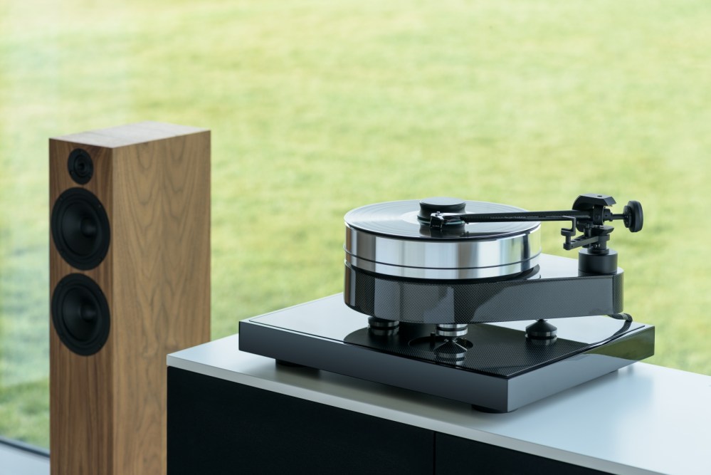 Pro-Ject RPM 10 Carbon — detail karbonového ramene 10cc Evolution