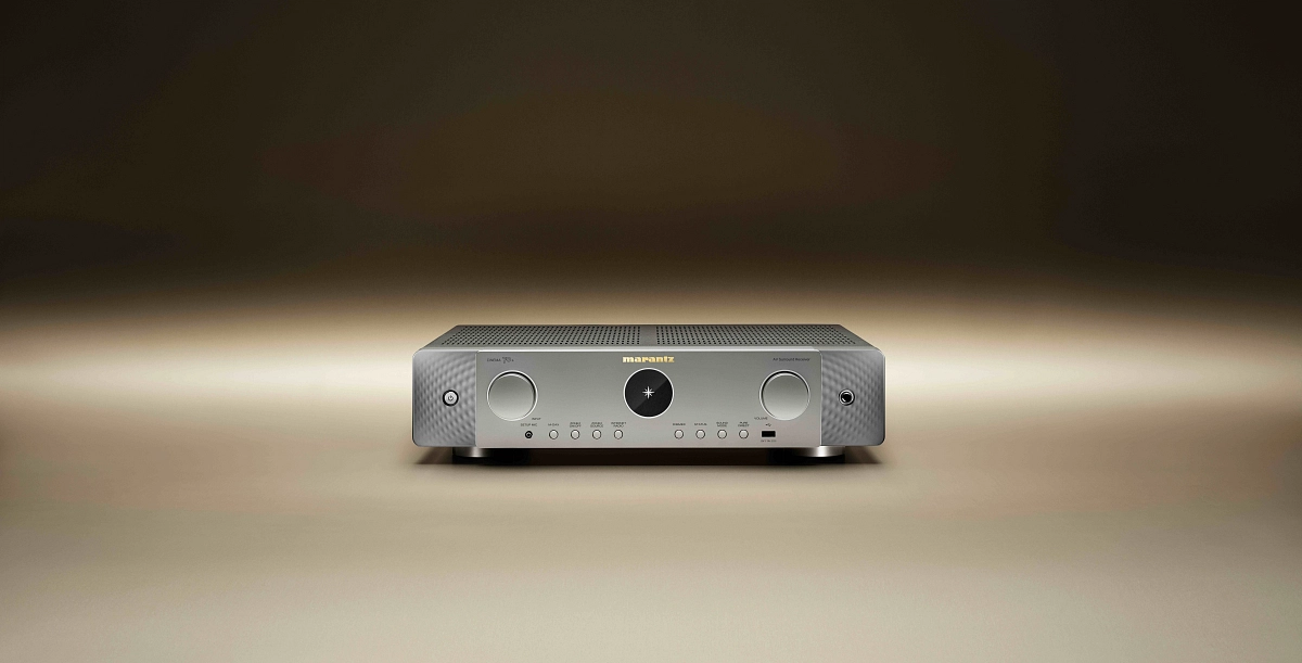 AV receiver Marantz Cinema 70S v atmosféře obývacího pokoje