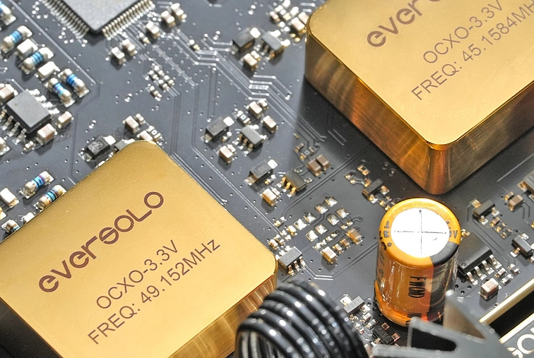 Schéma hodinového systému OCXO v EverSolo DMP-A10