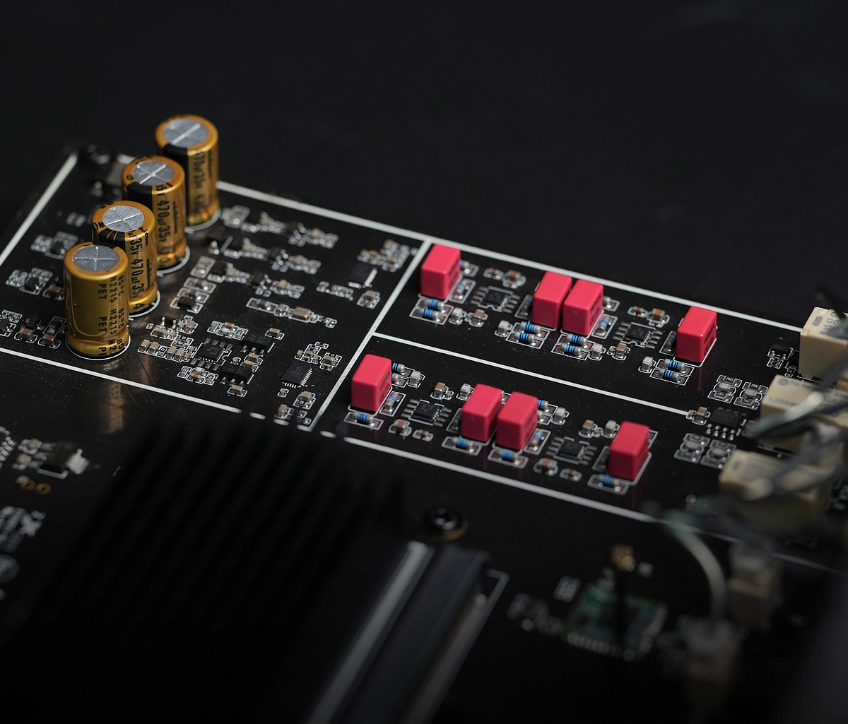 EverSolo DMP-A6 Gen2 — zadní panel s výstupy XLR a RCA