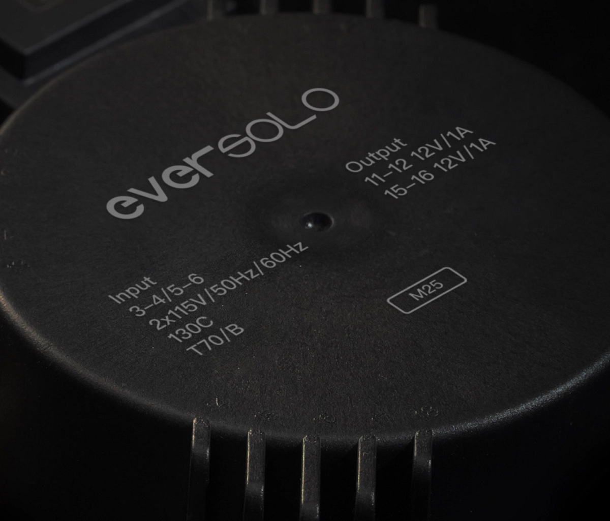 EverSolo DMP-A6 Gen2 — detail lineárního napájecího zdroje