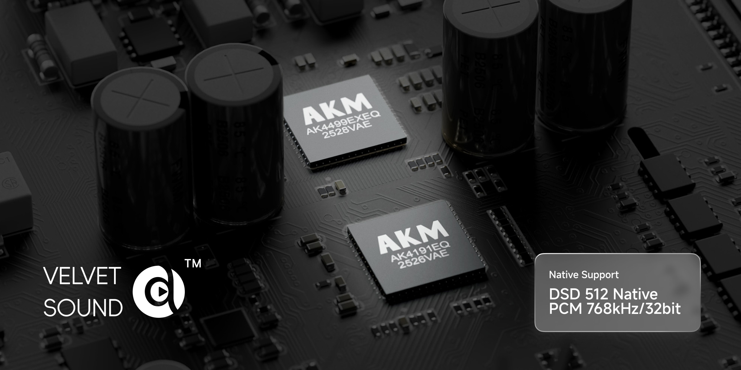 Detail desky plošných spojů s čipy AKM a logem technologie Velvet Sound