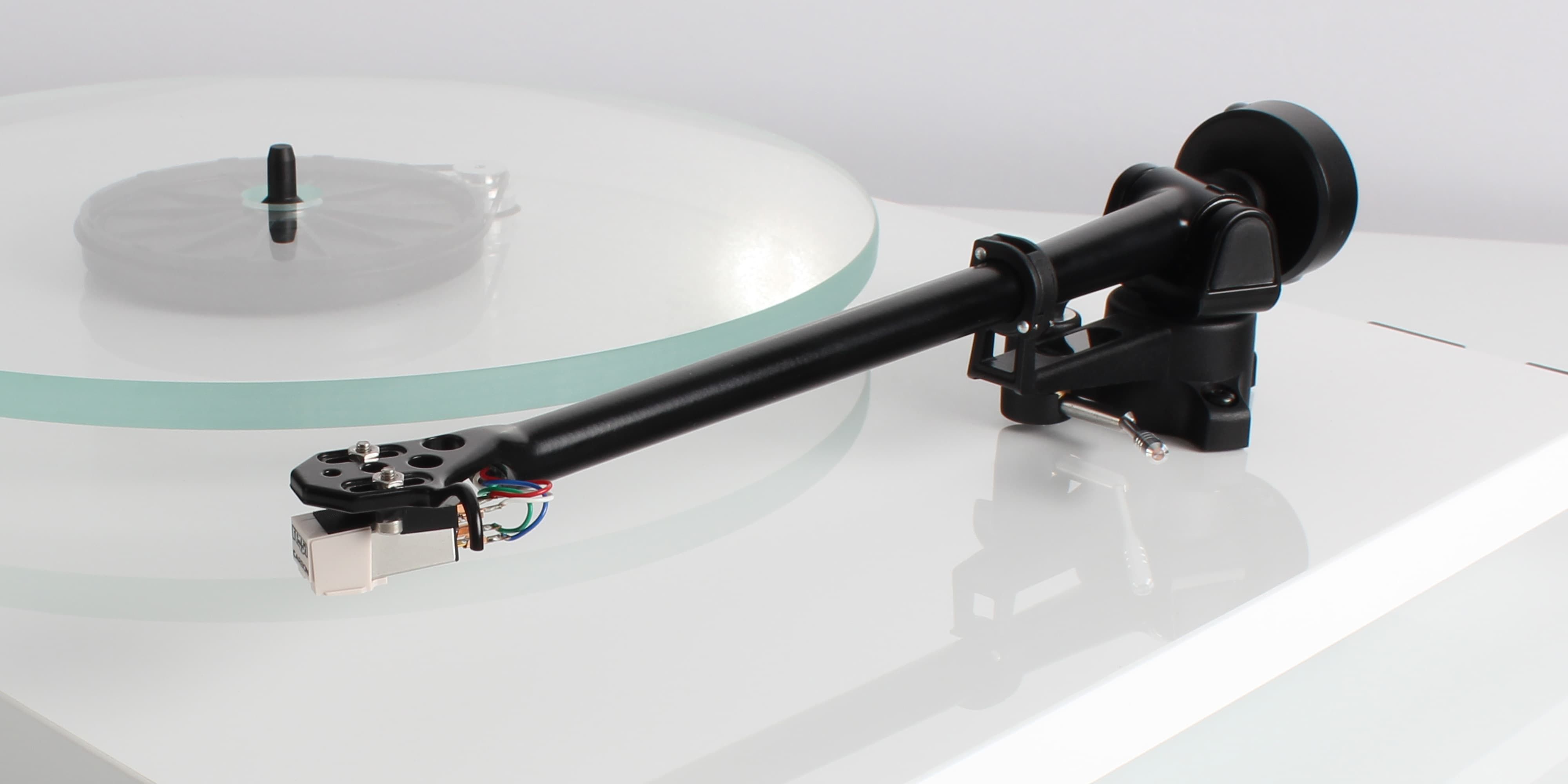 Rega RB220 s nasazenou přenoskou