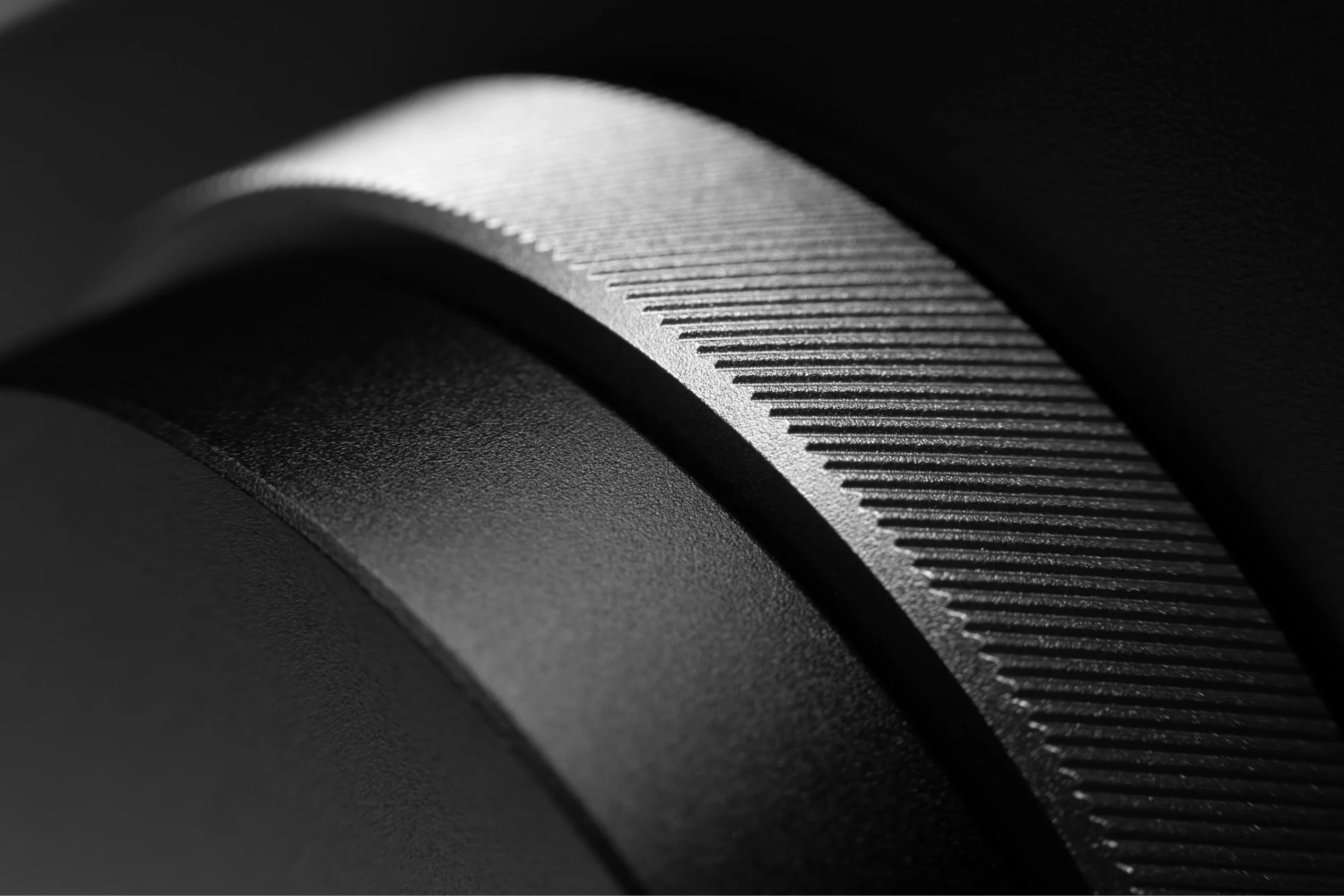 Detail kompaktního těla Cambridge Audio EVO 150 SE s nízkým profilem skříně