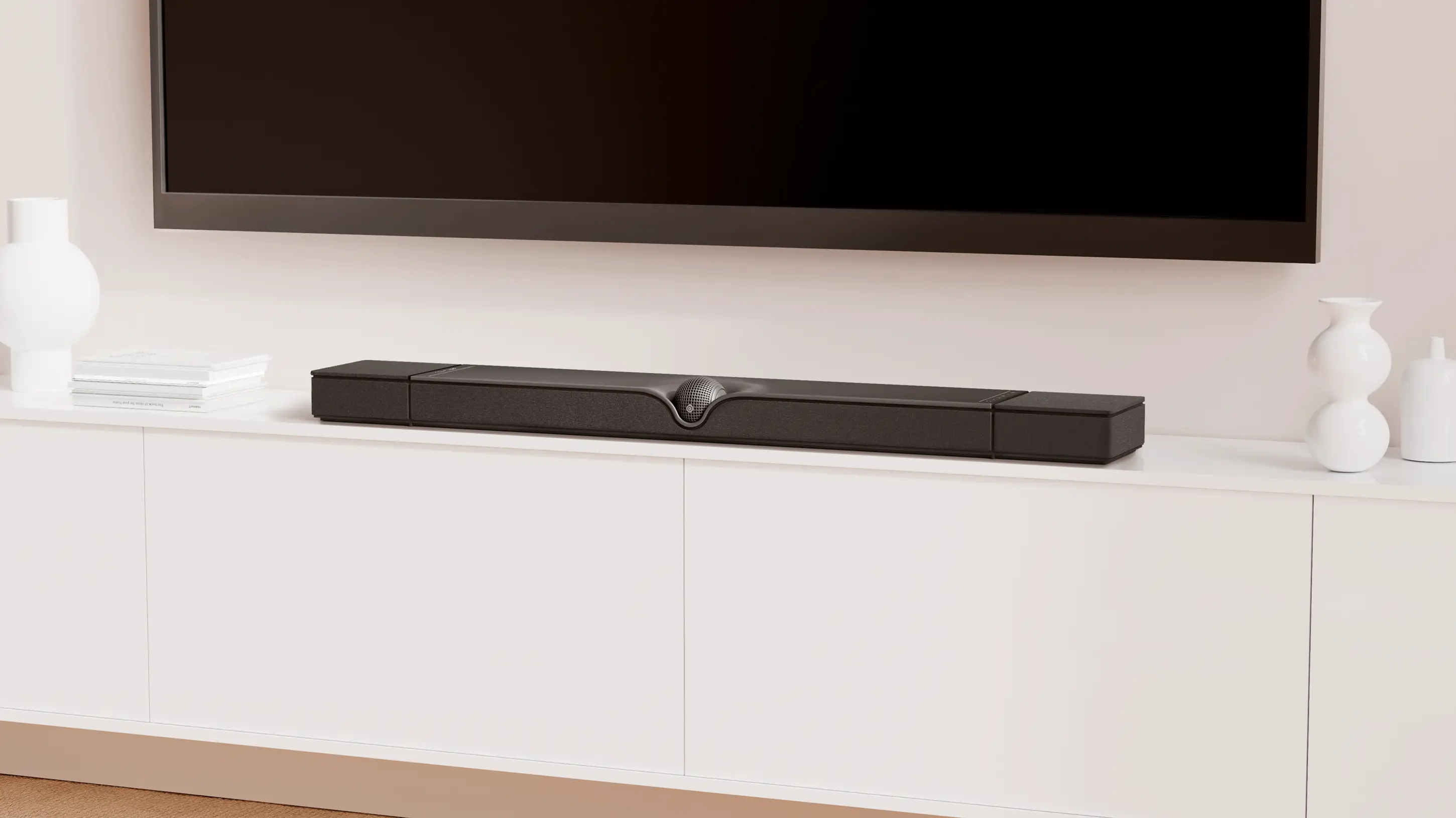 Devialet Dione pod televizí v moderním obývacím pokoji