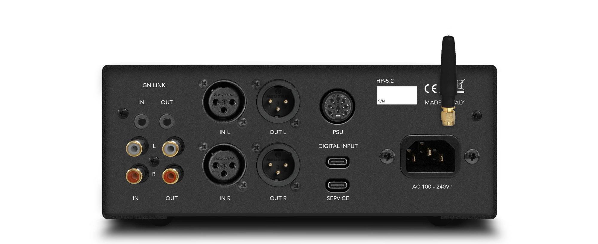 Zadní panel Gold Note HP-5.2 se symetrickými konektory XLR, nesymetrickými RCA vstupy a výstupy, konektorem pro externí zdroj a digitálním vstupem USB-C