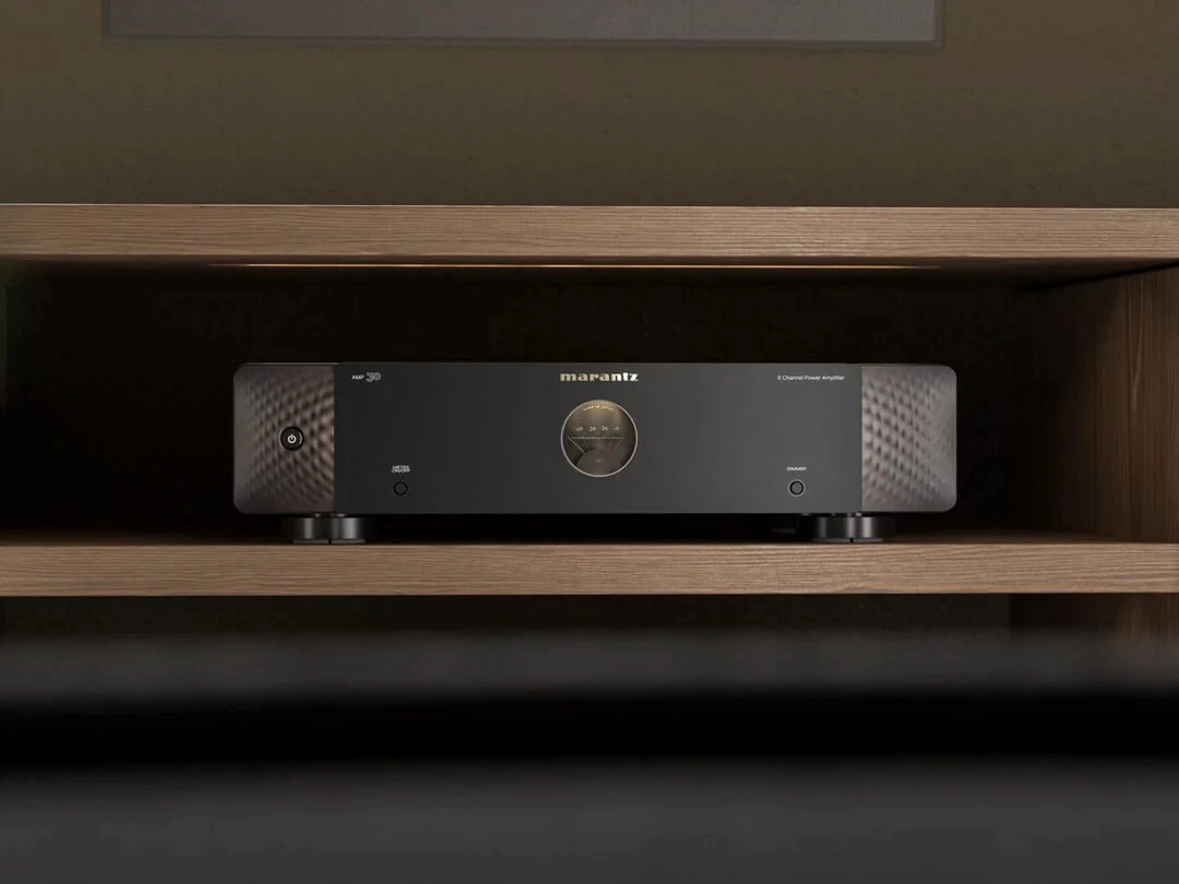 Detail propojení Marantz AMP 30 s předzesilovačem přes AMP control kabel