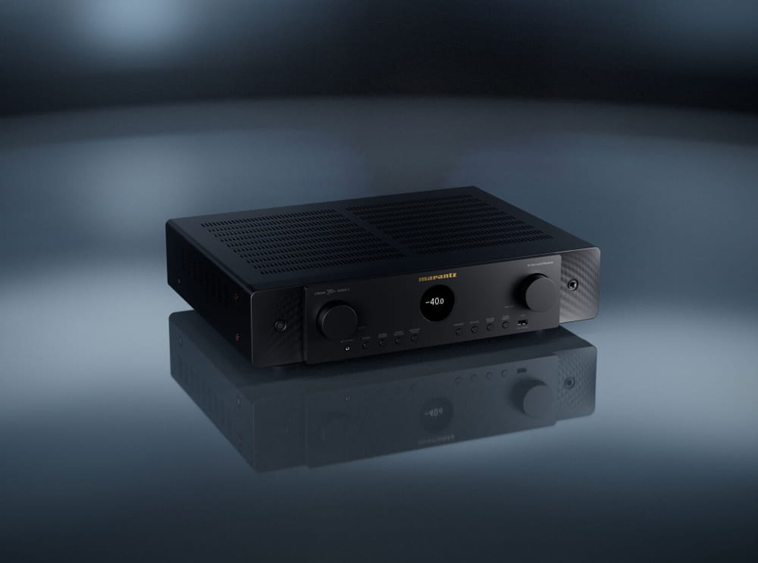 Marantz CINEMA 70s SERIES 2 zešikma, nízké tělo a perforovaný horní kryt