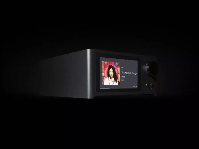 Aplikace BluOS na mobilu ovládající NAD C700 V2