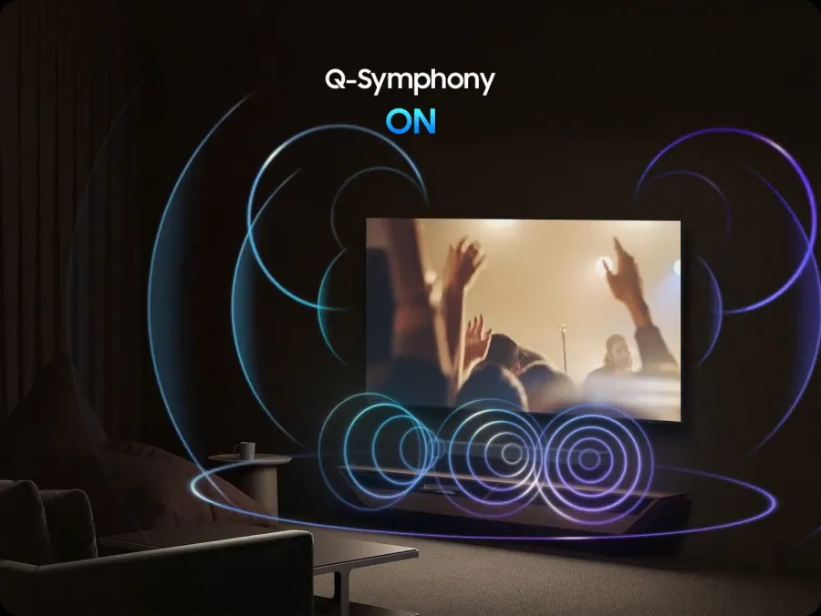 Televizor Samsung QE55QN70F propojený se soundbarem díky technologii Q-Symphony