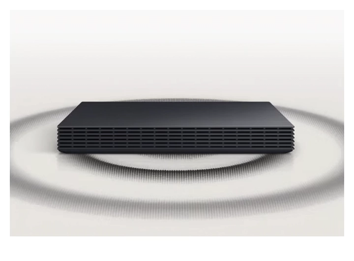 Detail bezdrátového One Connect Boxu Samsung The Frame Pro s kabely vzdálenými od televizoru