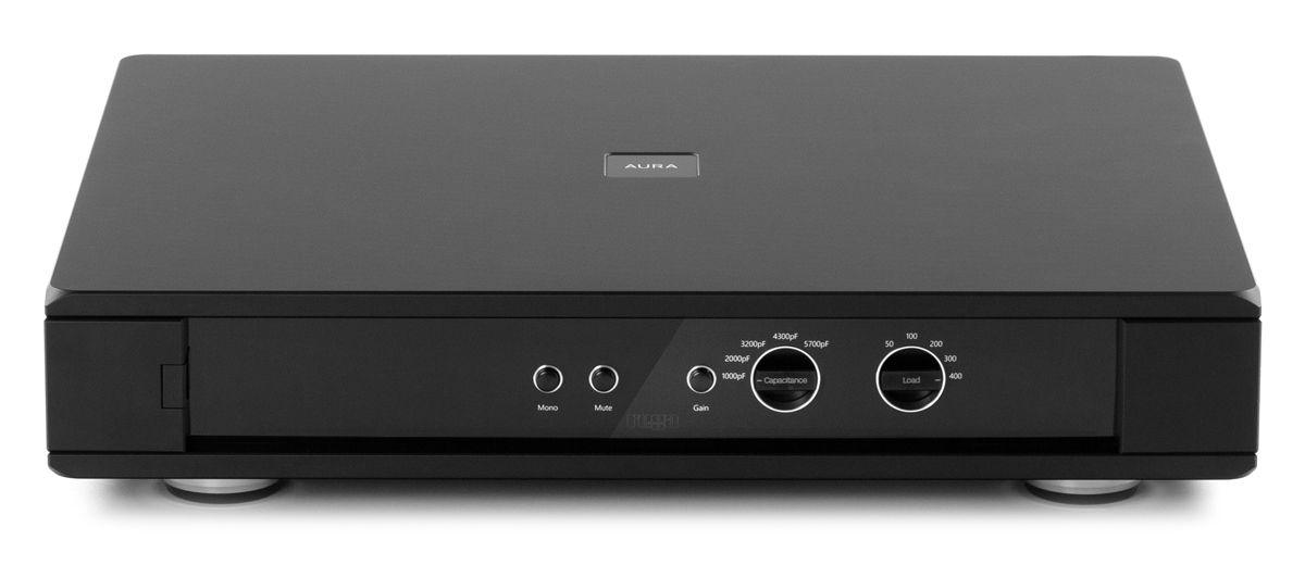 Rega Aura z profilu s ovládacími prvky zisku, impedance a kapacity