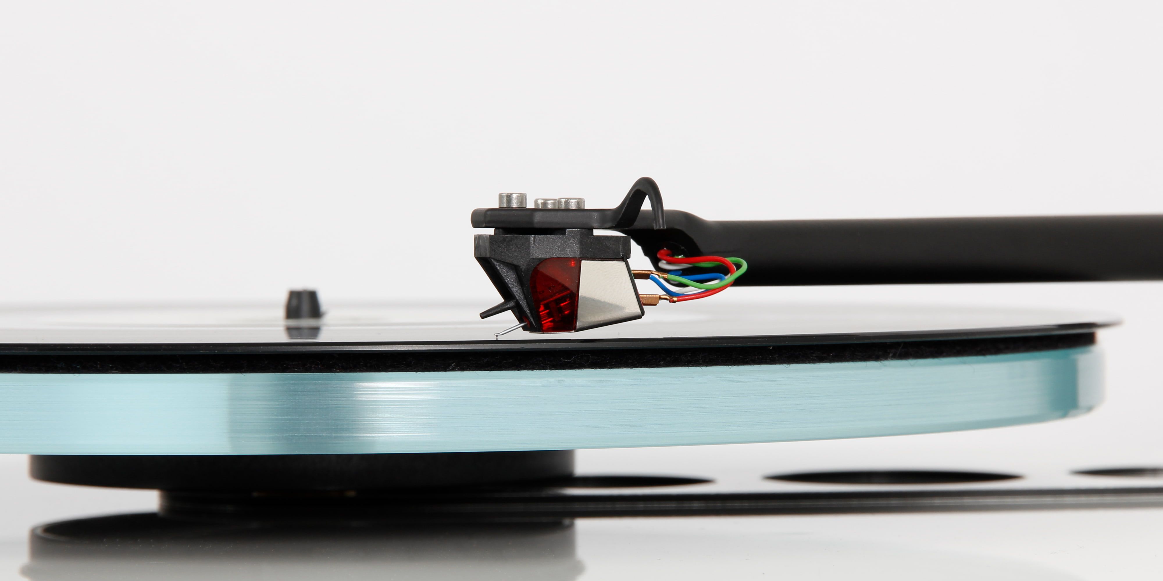 Rega Nd3 — MM přenoska s neodymovým magnetem N55 a tělem z PPS