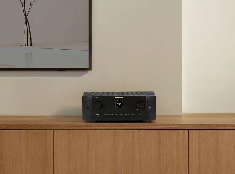 Marantz Cinema 60 DAB v interiéru obývacího pokoje