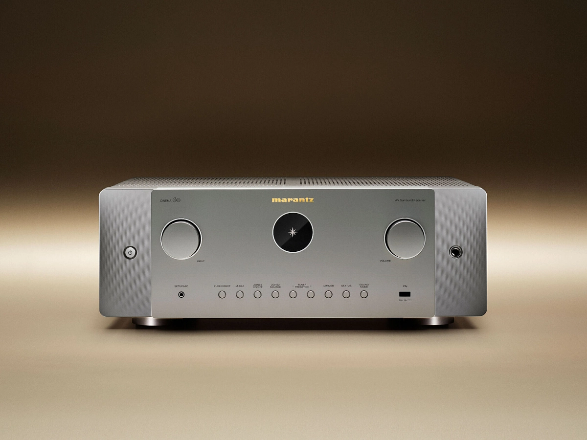 Marantz Cinema 60 DAB v atmosférickém záběru domácího kina