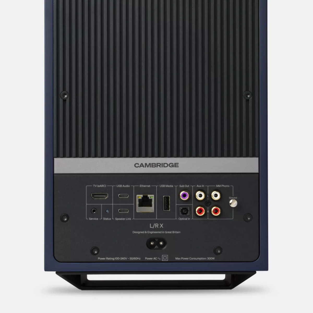 Zadní panel Cambridge Audio L/R X v tmavě modrém provedení se vstupy HDMI eARC, USB, Ethernet, Sub Out, Aux In a MM Phono