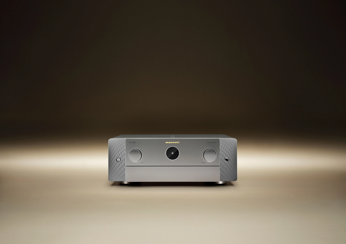Marantz Cinema 50 — čelní pohled na AV receiver v domácím kině