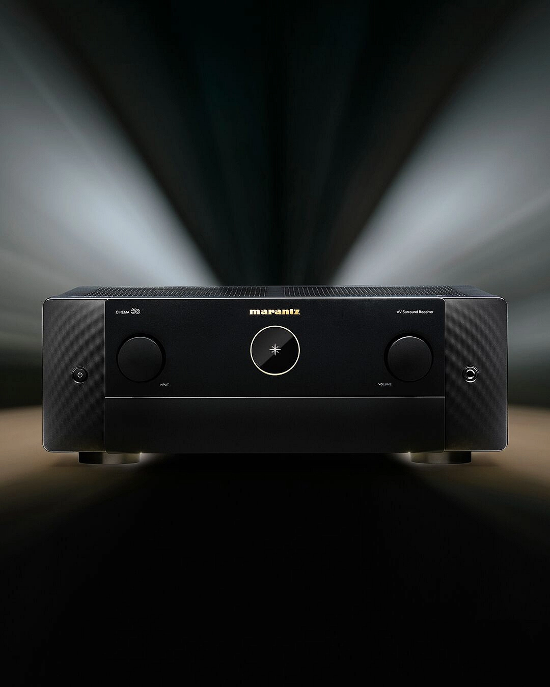 Marantz Cinema 50 — pohled zezadu na konektorový panel s HDMI vstupy