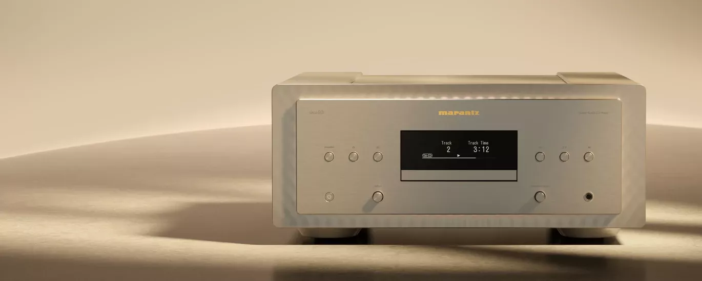 Marantz SACD 10 v čelním pohledu, broušený hliníkový panel a OLED displej