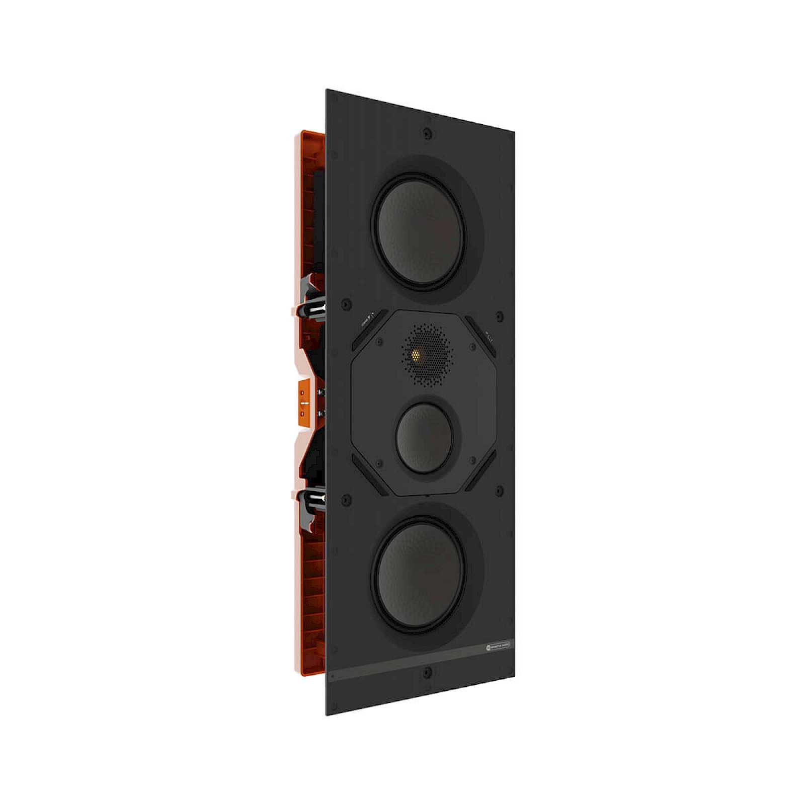 Monitor Audio W2M z boku – přední baffle se třemi měniči a oranžová montážní konstrukce s úchyty Tri-Grip II pro zapuštění do sádrokartonu