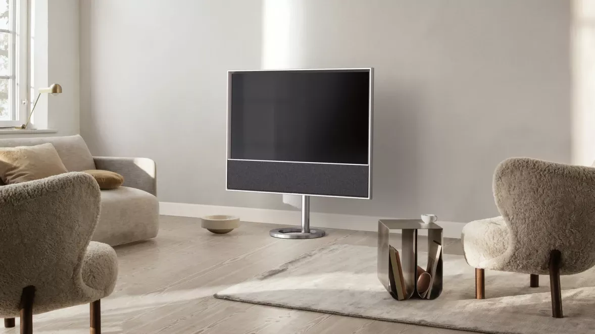 Designová OLED televize Beovision Contour v minimalistickém interiéru
