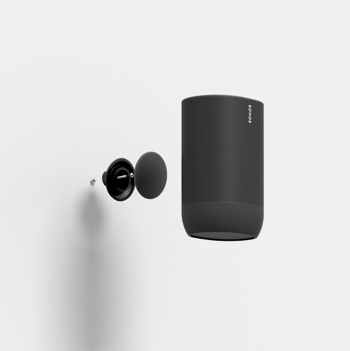 Černý reproduktor Sonos Move zavěšený na bílém nástěnném háku Sonos