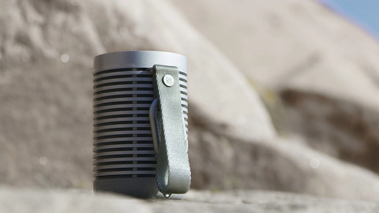Vodotěsná ovládací tlačítka na horní straně Beosound Explore