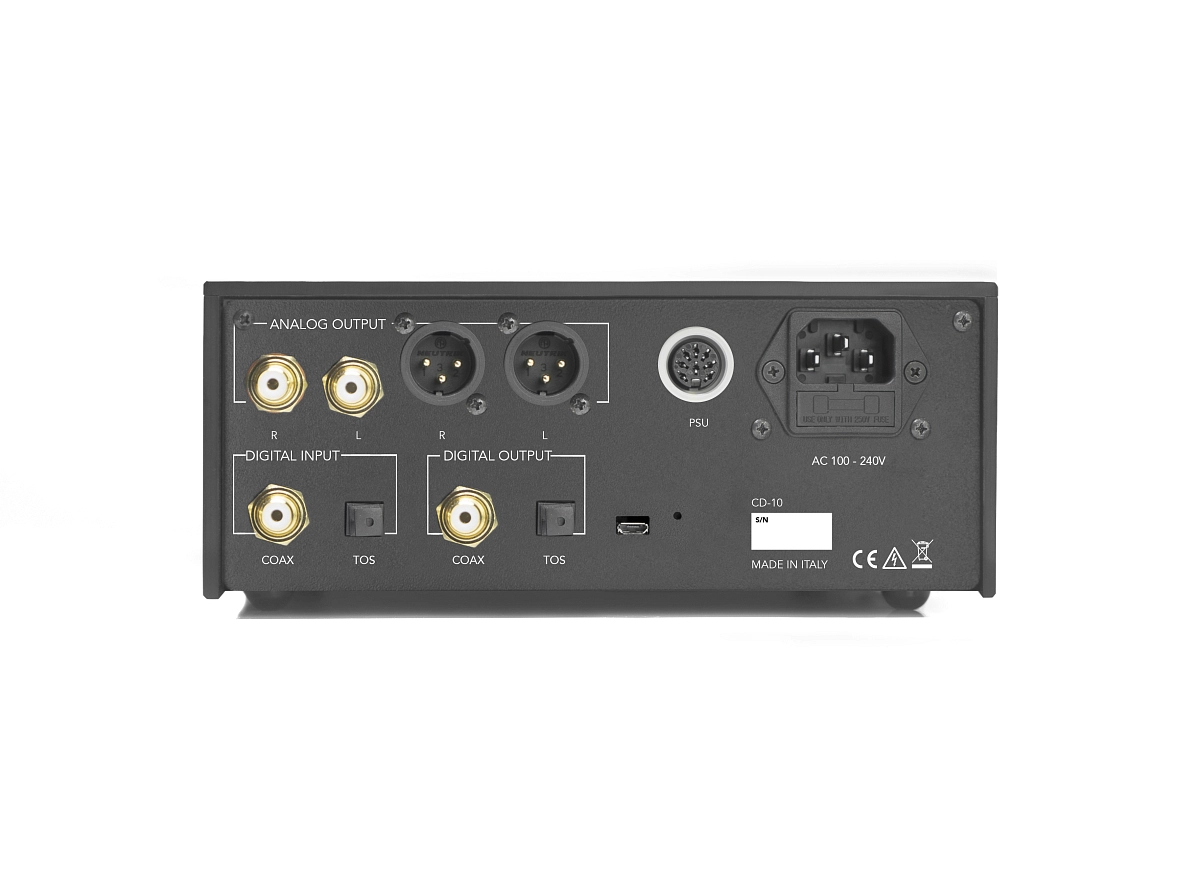 Zadní panel Gold Note CD-10 s analogovými RCA a XLR výstupy a digitálními koaxiálními a Toslink konektory